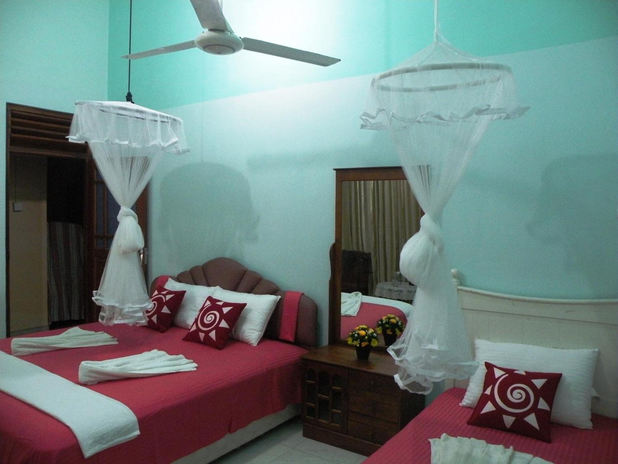 Henderson Airport Residence Negombo Cameră foto