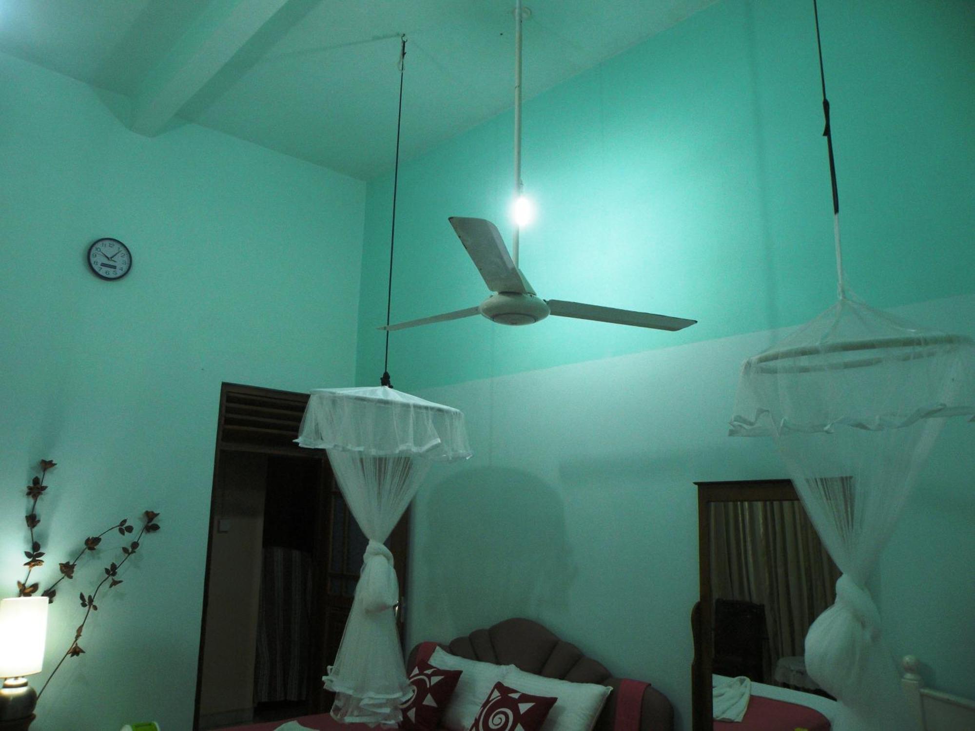 Henderson Airport Residence Negombo Cameră foto