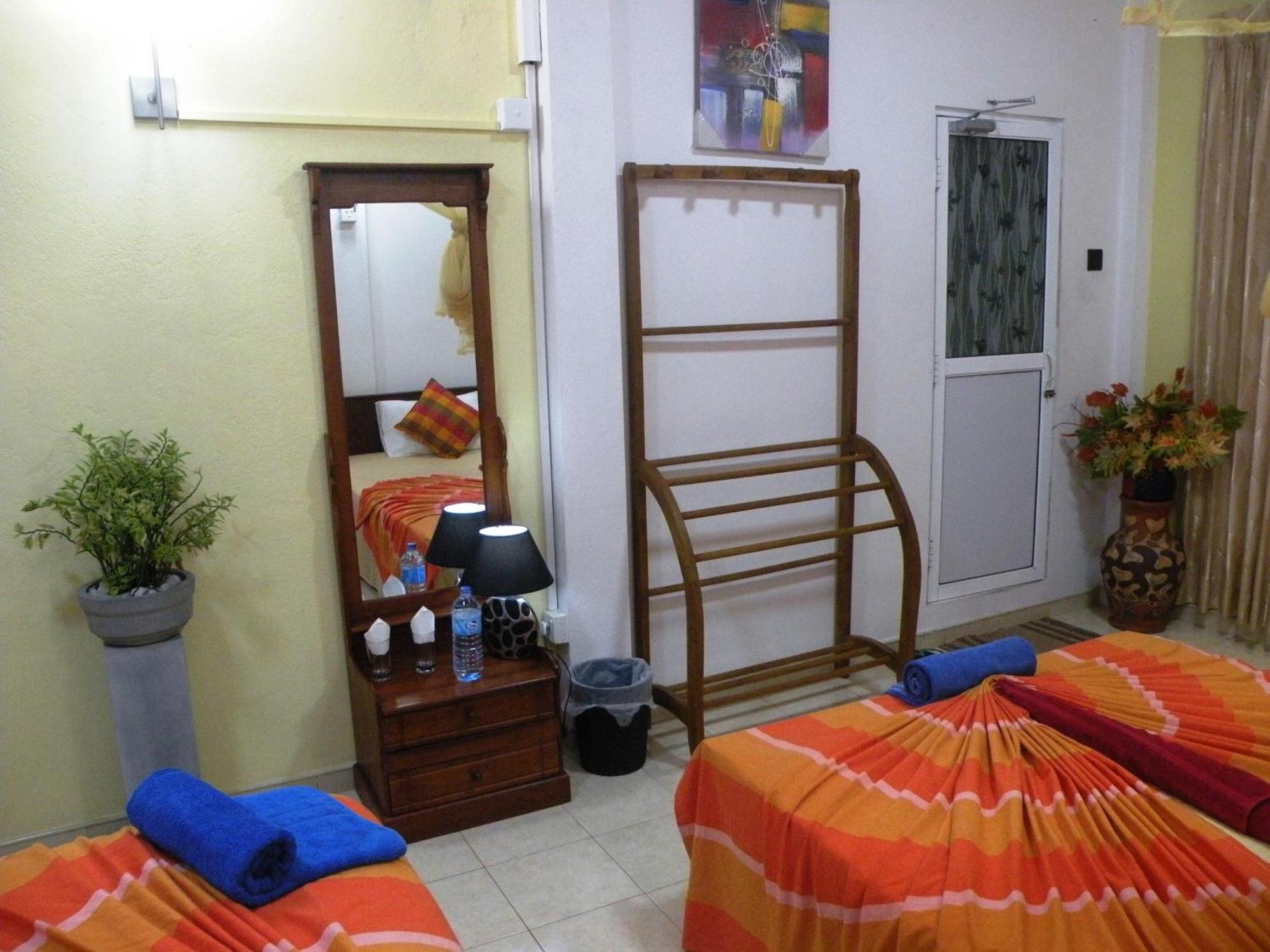 Henderson Airport Residence Negombo Cameră foto